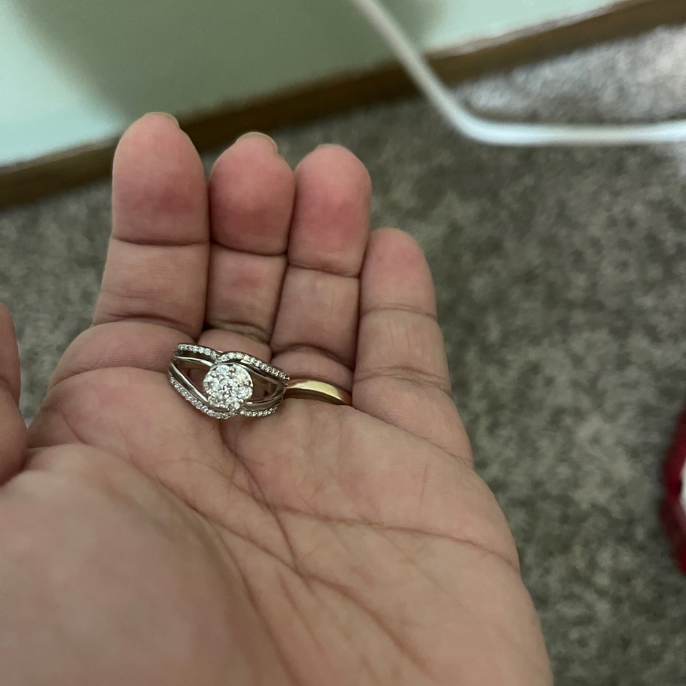 Zales engagement diamond ring 16k white gold. - Picture 4 of 6